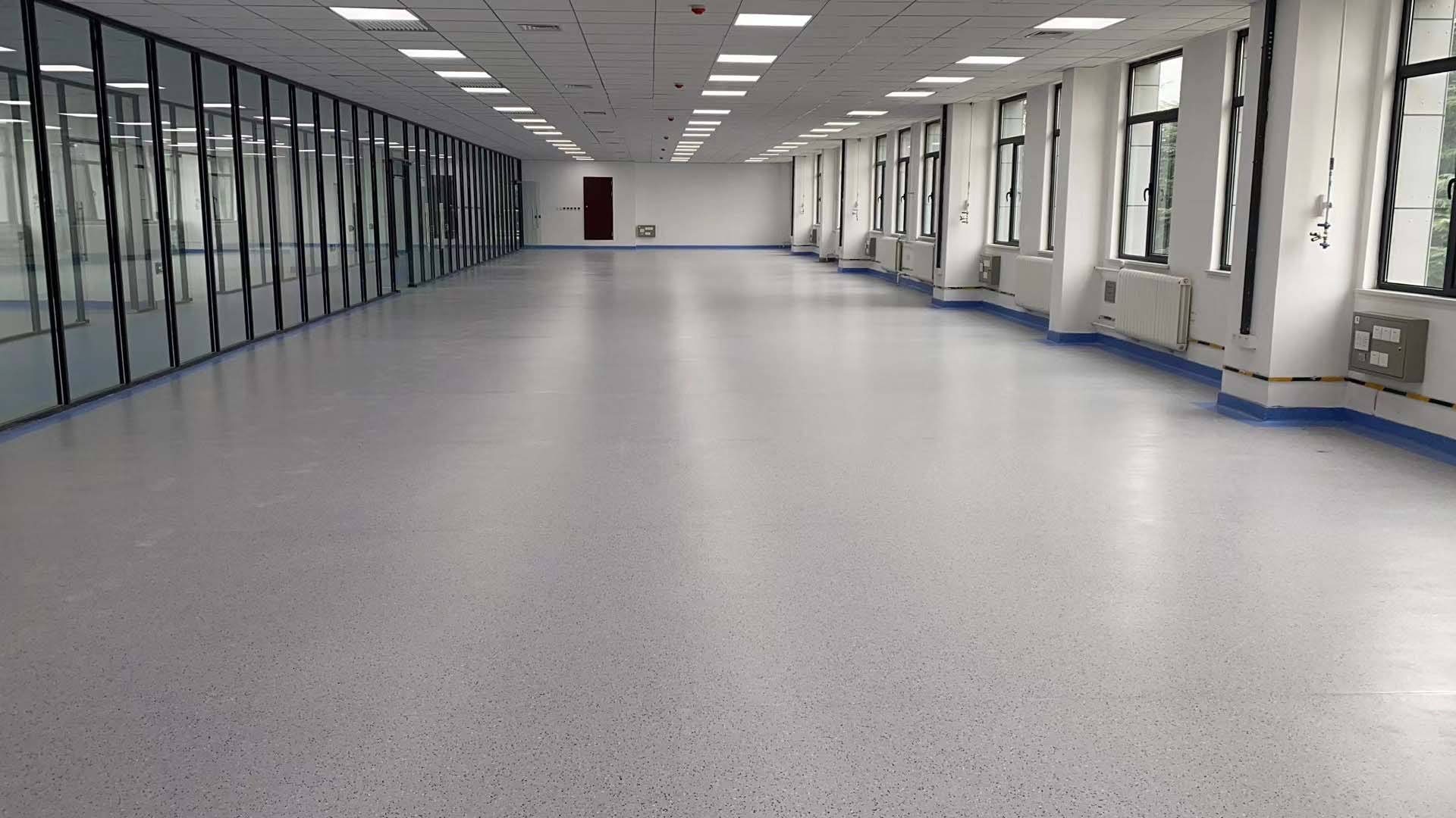 Glossy self-leveling epoxy hall floor